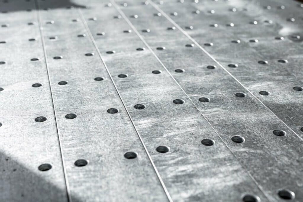 Kragarmregal feuerverzinkt Bohrraster 100 mm 1 1024x683 - Kragarmregal verzinkt