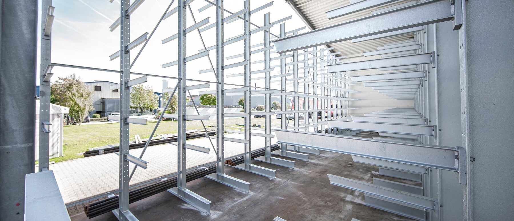 Kragarmregal doppelseitig Nahaufnahme Singer Regale - kragarmregal beidseitig