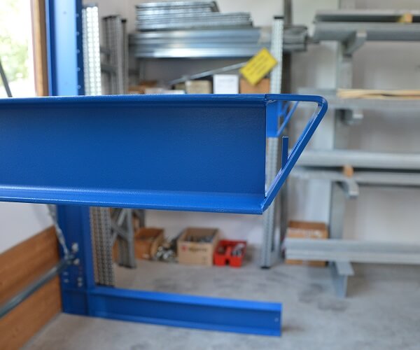 Kragarmregal lackiert gebraucht Detail Kragarme 600x500px - Kragarmregal f&uuml;r Aluminiumprofile