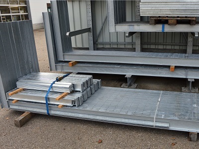 Kragarmregal gebraucht feuerverzinkt 3.700 mm 400 x 300 - Kragarmregal, gebraucht, einseitig, H&ouml;he 3700 mm, Tiefe 1200 mm