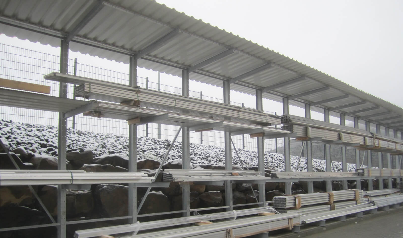 Kragarmregal einseitig mit Dach Winter 1 - zubehoer ueberdachung